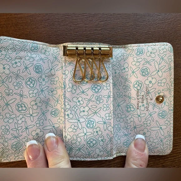 LOUIS VUITTON Monogram Limited Edition Interior Pattern 4 Ring Key Holder W/COA - Picture 2 of 14